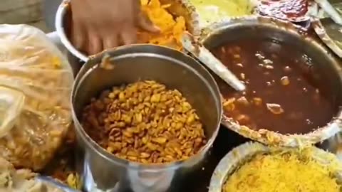 INDIAN SANDWICHES: Would you eat one of these Indian Street Sandwiches made with bare hands?