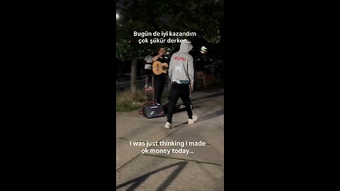 Street performer robbed in broad daylight as onlookers call 911. #StreetRobbery #NewYork #japd