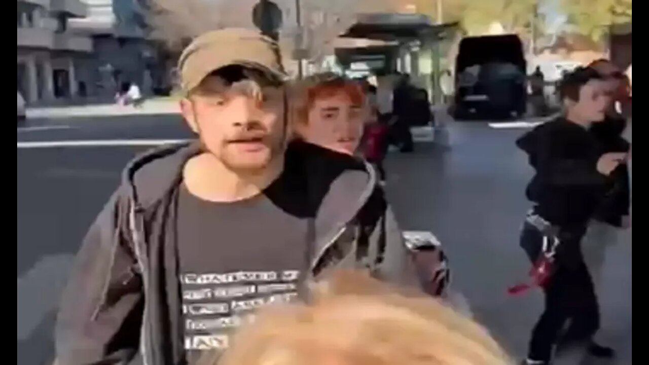 Separatistas y comunistas agreden a una mujer de VOX en Montcada i Reixac (Barcelona)