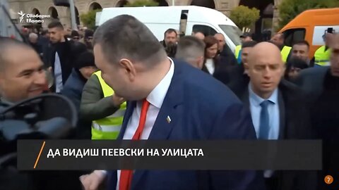 Неизбежния Караколев здрависва не кого да е, а самия Пеевски!!