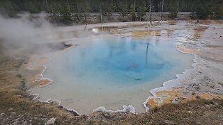 Land of Geysers & Hot Springs - Yellowstone National Park