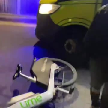 British police run away from Migrants instead of arresting