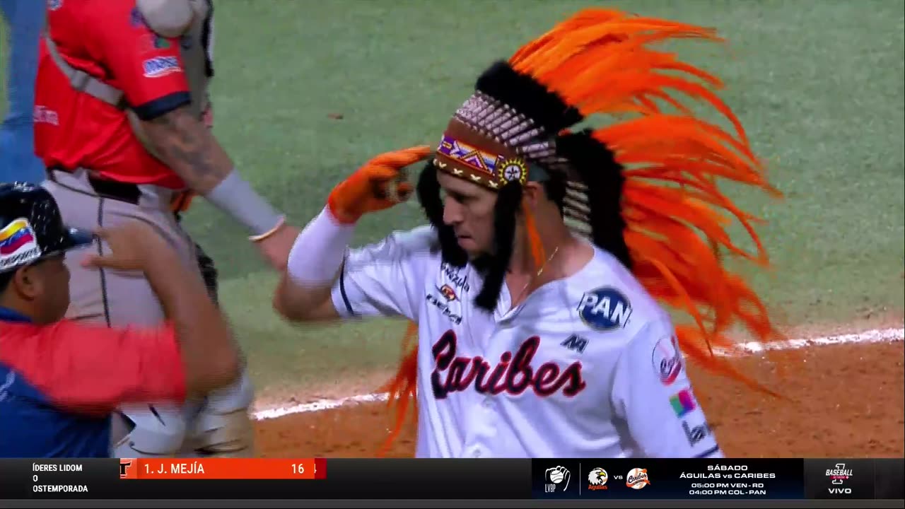 Hernán Pérez escolta en el departamento de HR