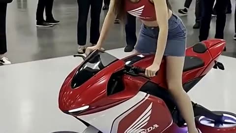 Future Honda Hover Bike Demo Stuns the Japan Expo 2025 Crowd!