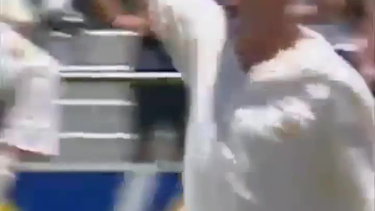 🤯🏏 Shane Warne's Insane Spin Ball | Watch How He Did It! | FeedMyCuriosity