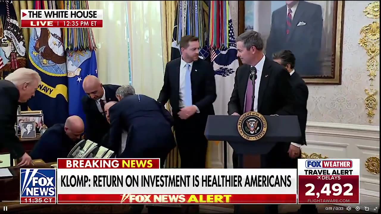 Má»™t ngưá»i đà n ông bất tỉnh tại Phòng Bầu dục trong lúc Tổng thống Trump công bố sẽ hạ giá thuốc.