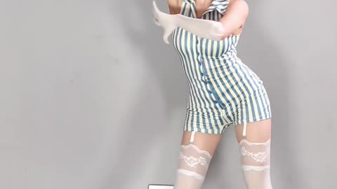 Daily Beauty EP 300 | Vibrant White Stockings Teasing Urban Dance