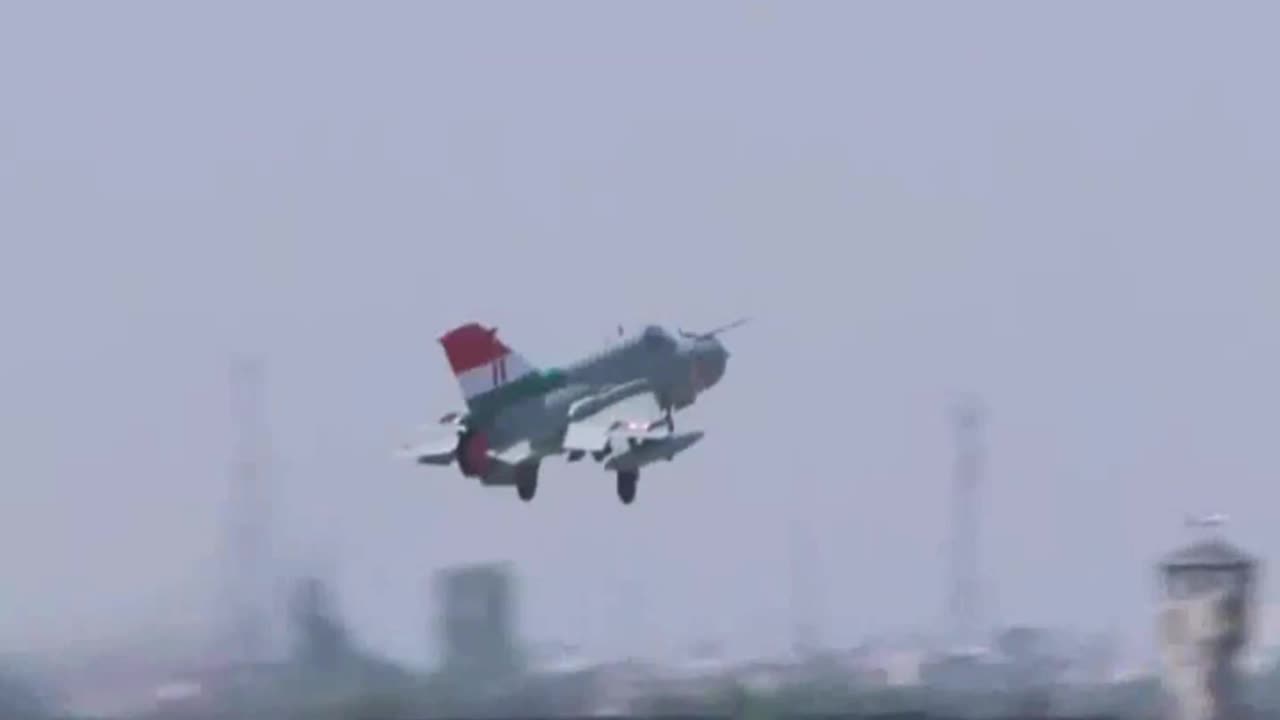 गौरवशाली इतिहास का हिस्सा बनने से पहले MIG-21 की उड़ान | वायुसेना चीफ ने भी भरी उड़ान | IAF | MIG 21