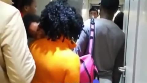 "Everyone out!" The Italian train conductor finds 30 fake asylum seekers without tickets