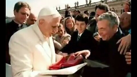 NWO: Elitist satanists like the pope wear red shoes made of ‘human’ leather