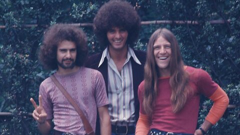 American 🇺🇸 Band ~ Grand Funk Railroad 🛤️ ( Live )