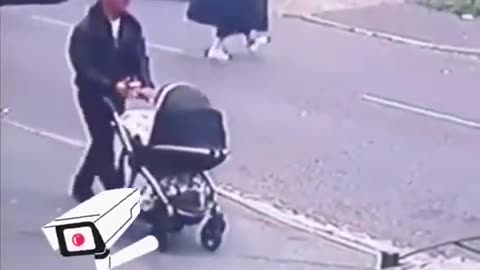 These two have been walking up and down stealing peoples parcels … is nothing safe anymore