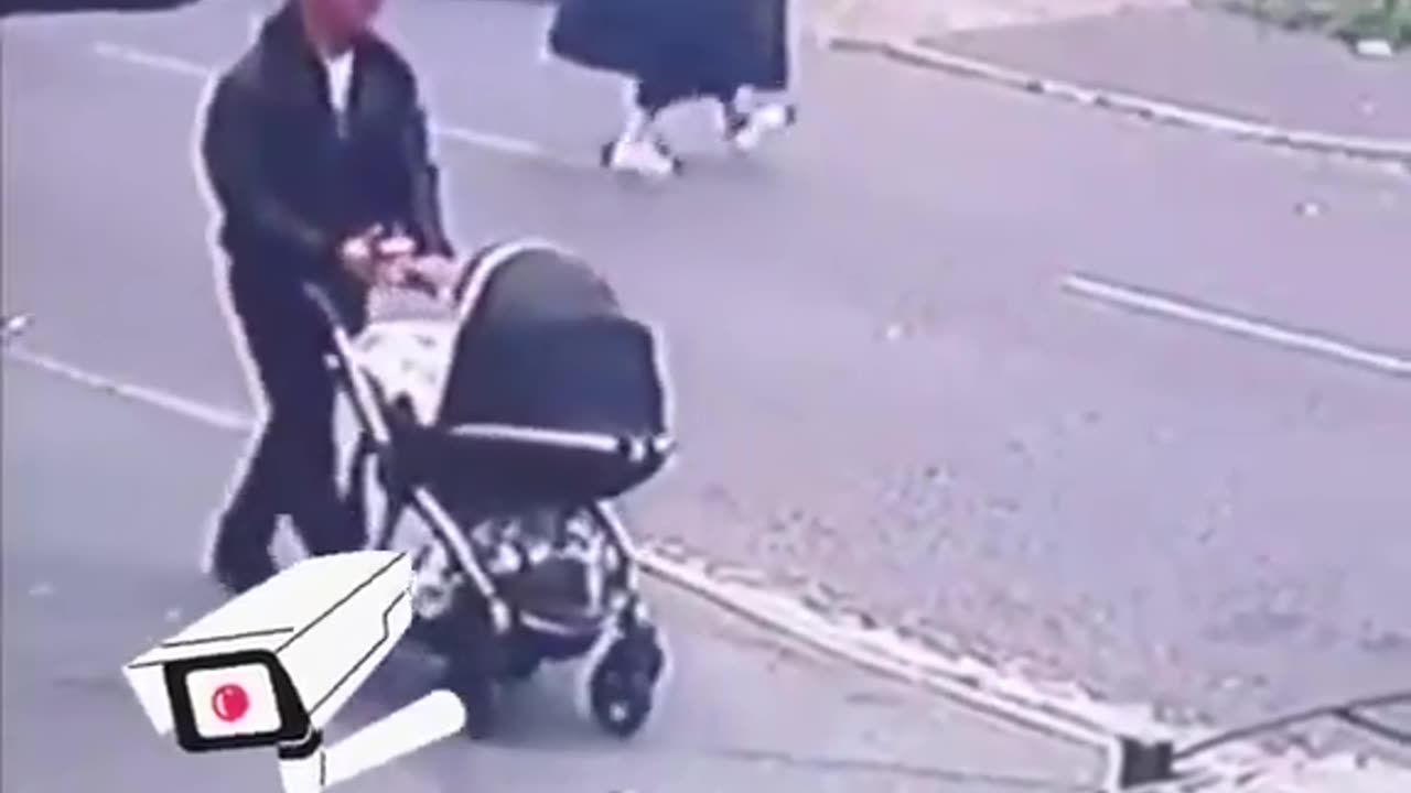 These two have been walking up and down stealing peoples parcels … is nothing safe anymore
