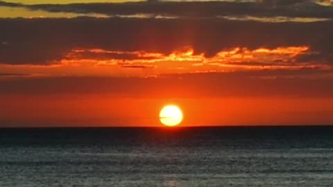 The Philippines Has a Sunset Problem… and I’m Annoyed 🌅🇵🇭 | Expat Life Confession #5