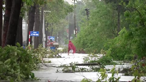 Residents recall 'terrifying' night as Typhoon Bualoi hits Vietnam