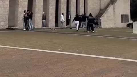 Rissa sanguinaria in piazza [Video] del Bacio a Fontivegge, ci sono feriti