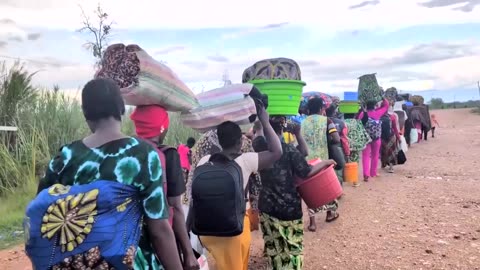 Stranded Burundians return home as Congo border briefly reopens