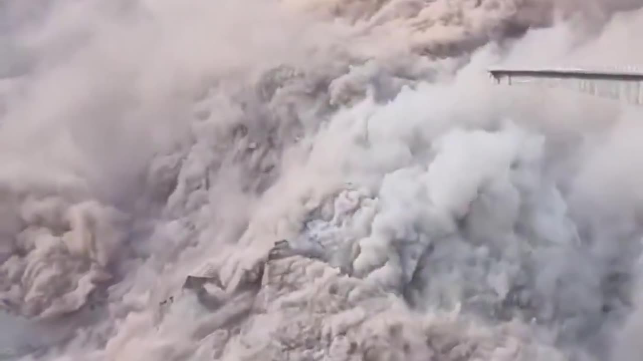 Hongqi bridge collapses in southwest China, months after opening.