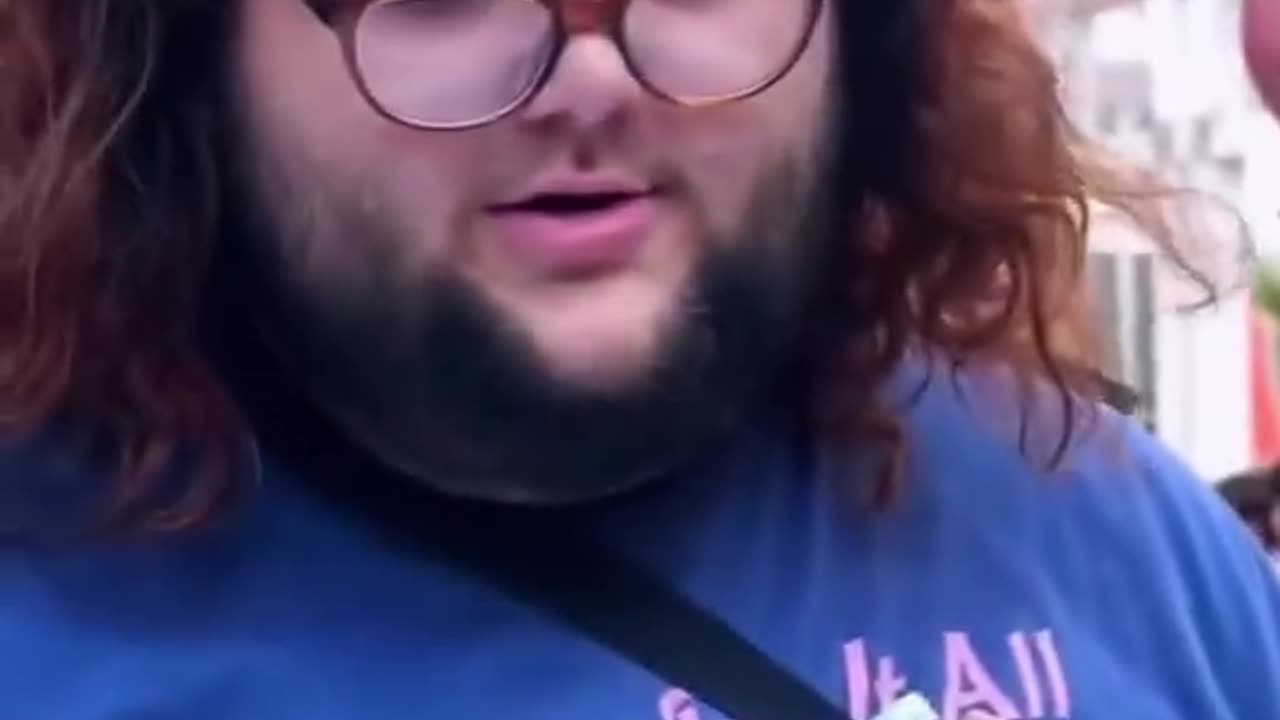 Liberal tells journalist to look up the crimes of the Trump Administration of Wikipedia 🤣