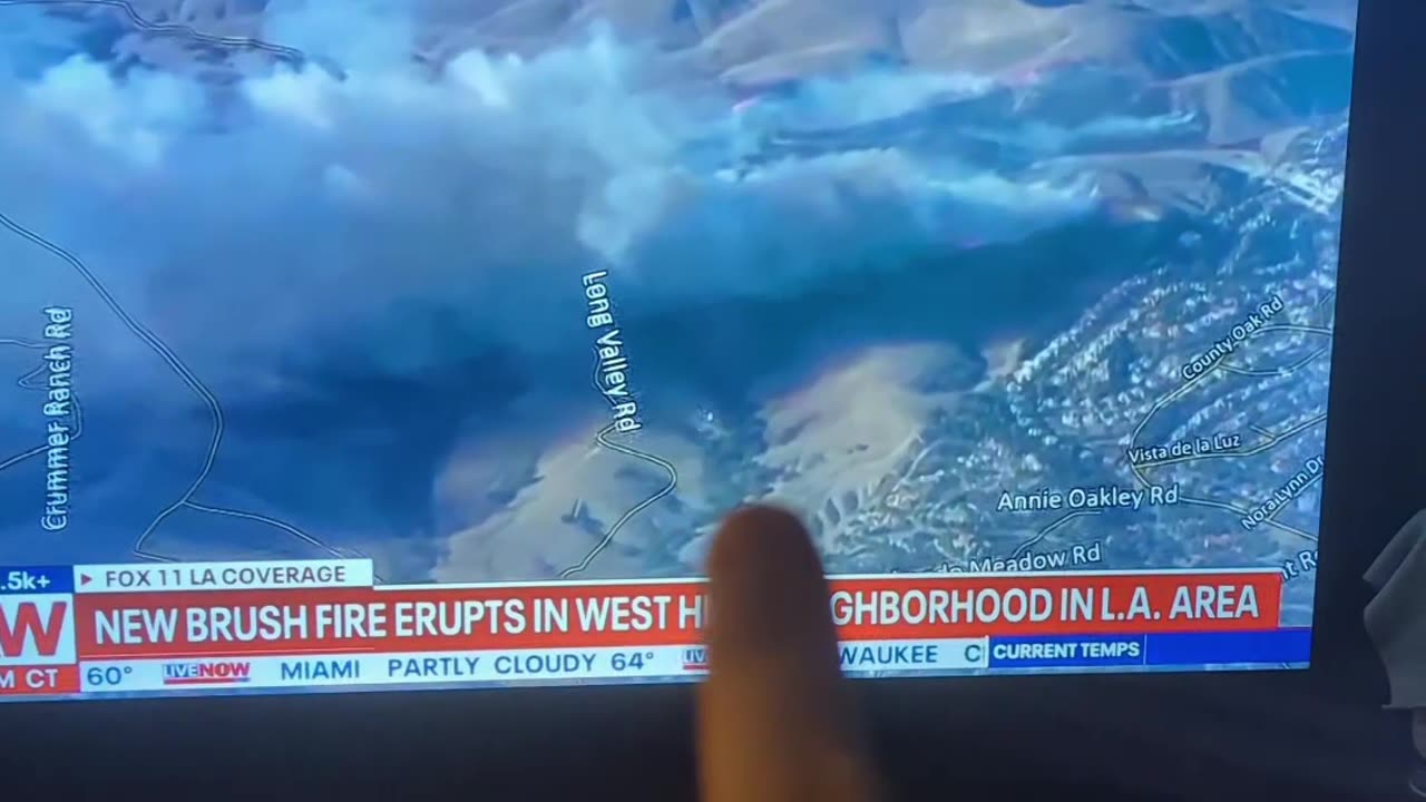 UFO FLIES OVER CALIFORNIA FIRES!!! CALIFORNIA UFO