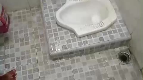 "Step-by-Step Cleaning of Bathroom Sinks and Glass (Part 2)"
