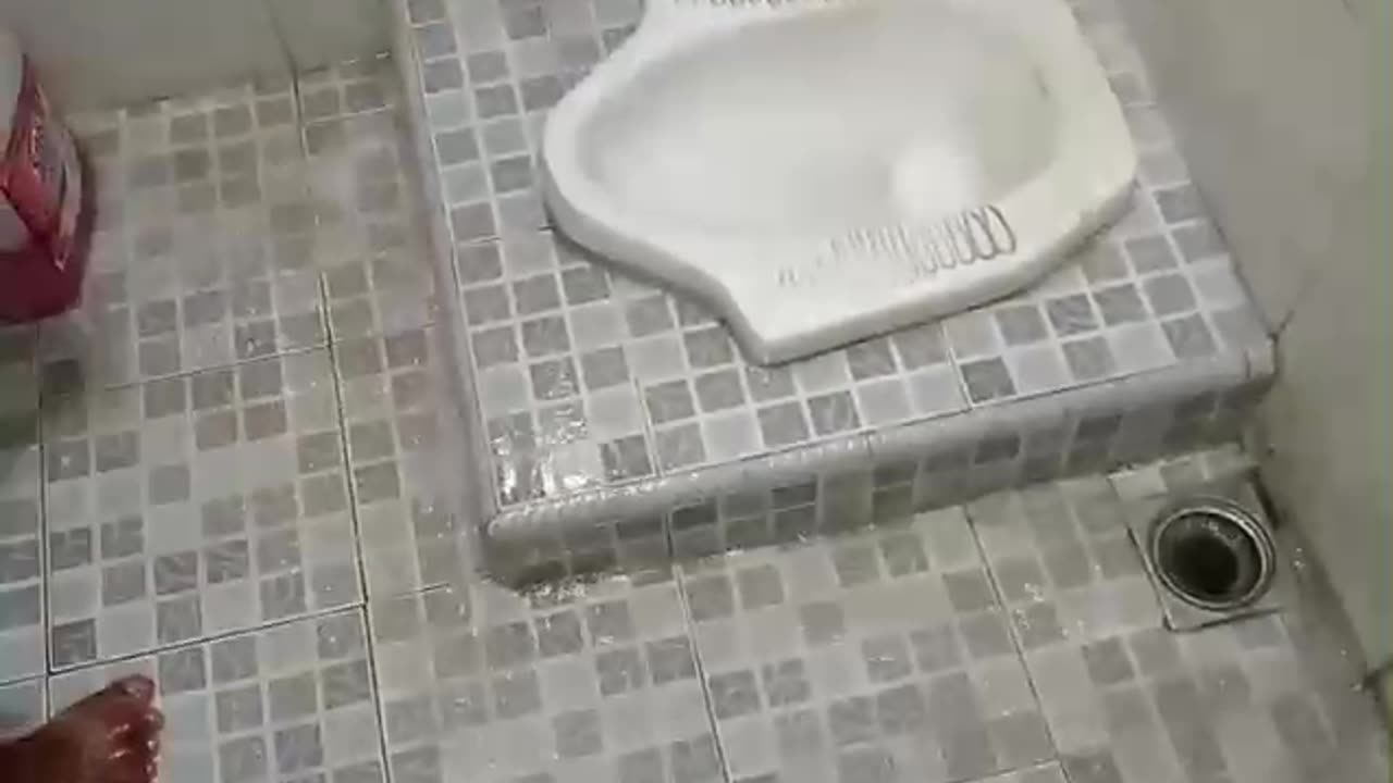 "Step-by-Step Cleaning of Bathroom Sinks and Glass (Part 2)"