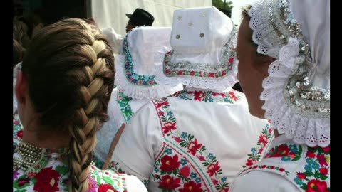 Spev, tanec a klobása