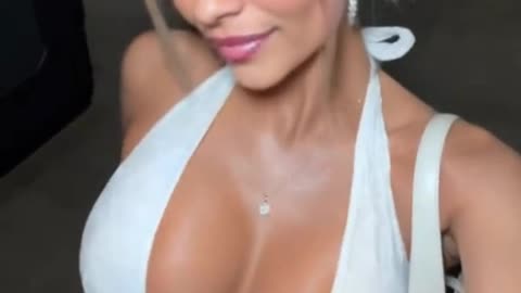 Love an all white look 😇