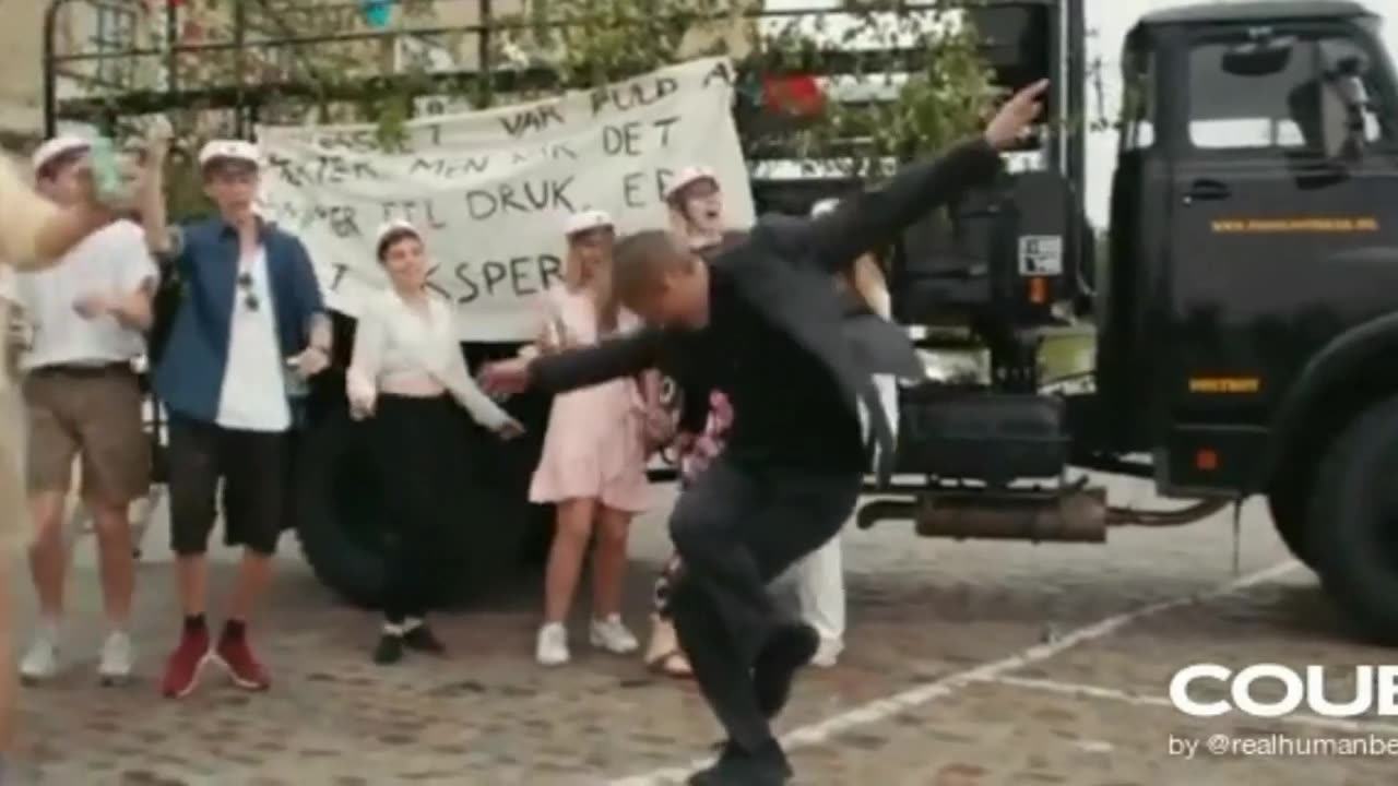 Az Manduinókénti unalom és az ünnep befolyásolja