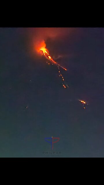 Ongoing lava activity on Mayon Volcano
