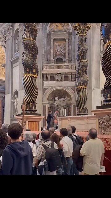 An unknown person came to St. Peter's Basilica in the Vatican