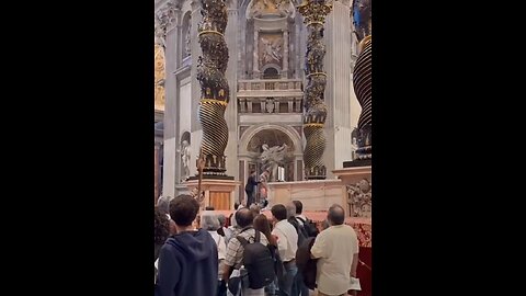 An unknown person came to St. Peter's Basilica in the Vatican