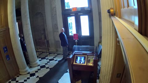 0216USCS02UpperSenateDoorInterior_2021-01-06_11h00min02s710ms.mp4