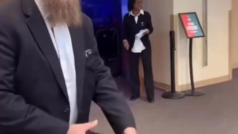 Jamal Bryant Gets a Warning from God in his "church"