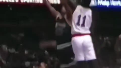 MANUTE BOL 4 tapones en 5 segundos 💪🏀 #ManuteBol #blocks #tapones #nba90s #basketball