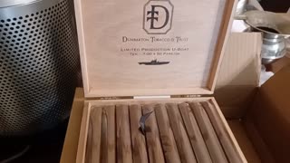 Sarge's Smoke Break #51: Unboxing DTT "U-Boat" 7x 50 Parejos
