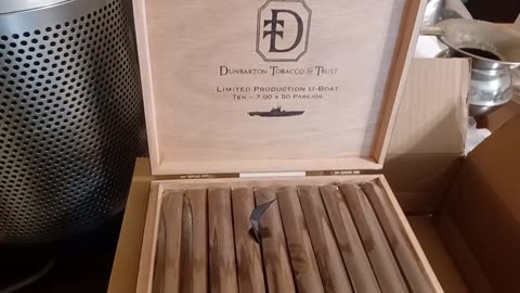 Sarge's Smoke Break #51: Unboxing DTT "U-Boat" 7x 50 Parejos