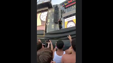 I went to concerts back in the day and performers did not dive into crowds...that were not there😳