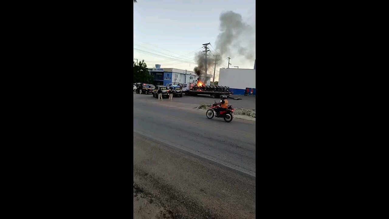 população incendeia proprios veiculos