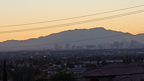 Did you SEE tonight's HAZY Las Vegas sunset? Check THIS out! 12.11.2025 #follow #lasvegas #gaming