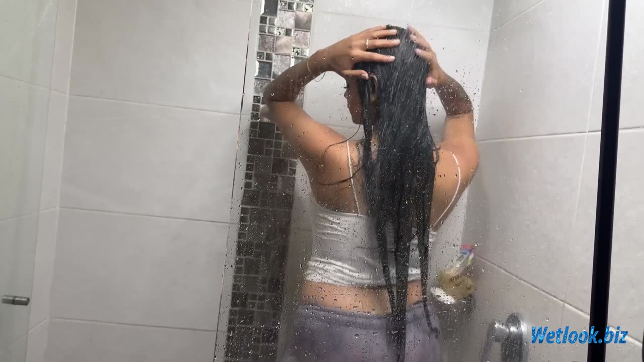 Wetlook latina girl