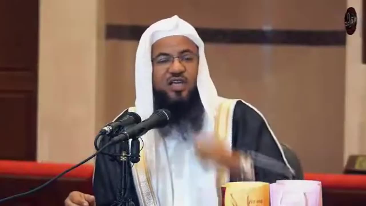 سبب نزول آية ( إن الله وملائكته يصلون على النبي ... ) للشيخ محمد بن علي الشنقيطي .