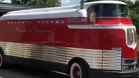 ✨🚌 The GM Futureliner: A Stunning Art Deco Bus of the Future! | FeedMyCuriosity