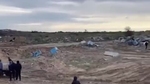 Palestinians are seen returning to the eastern portion of the Netzarim Corridor