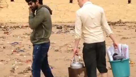 Chaiwala at Juhu Beach _ 2 Foreigners In Bollywood