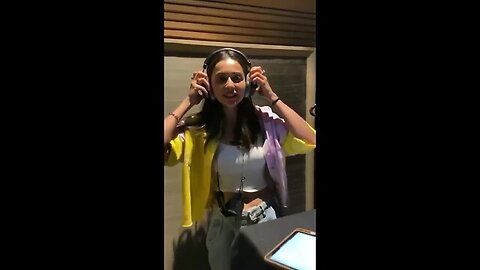 #rakulpreet shares a sneak peek into her dubbing session😵