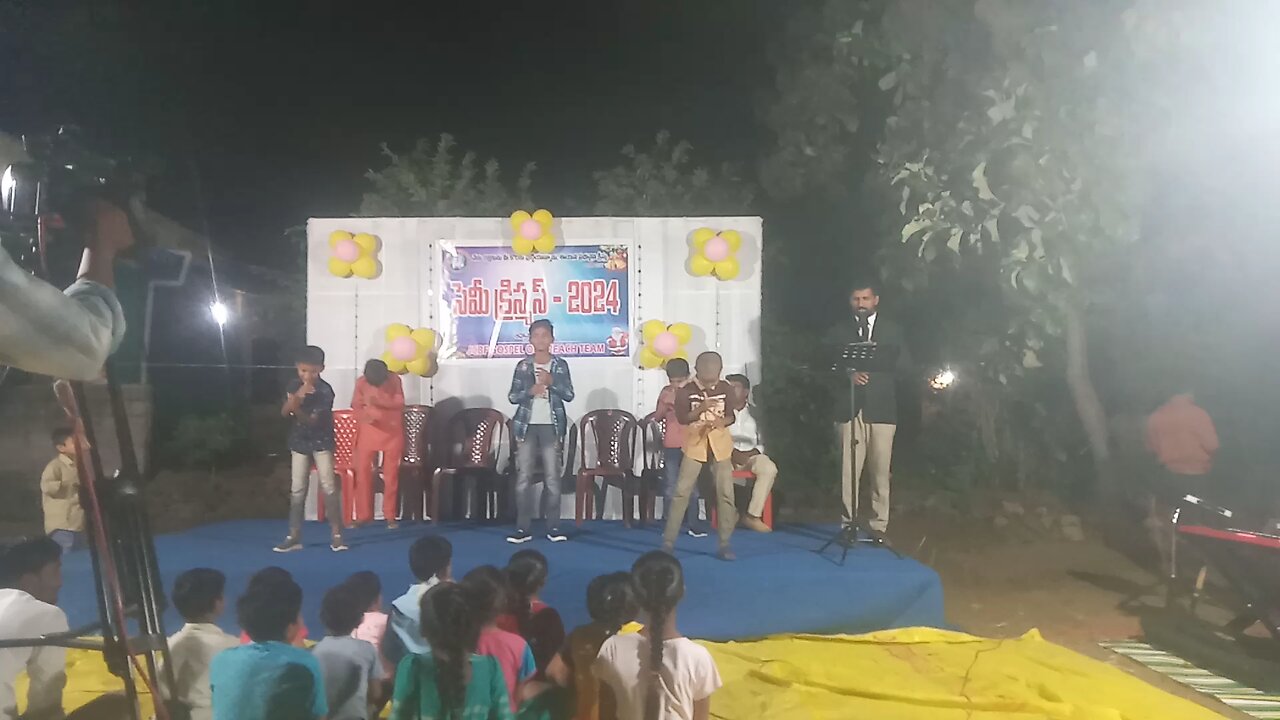 Christmas kid's dance