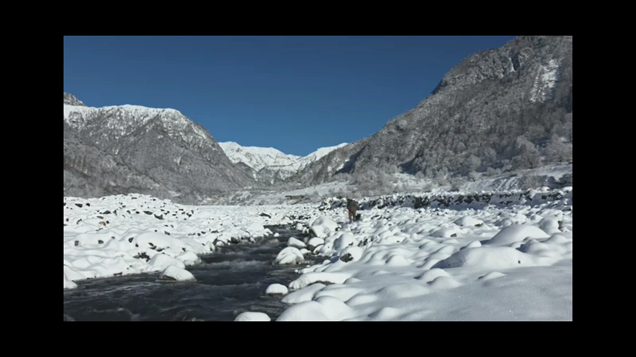 INVISIBLE SNOW SHELTER