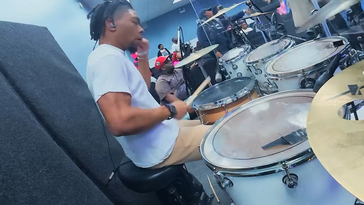 Tre Sanders!! 🔥🥁🎶🎵 #praisebreak