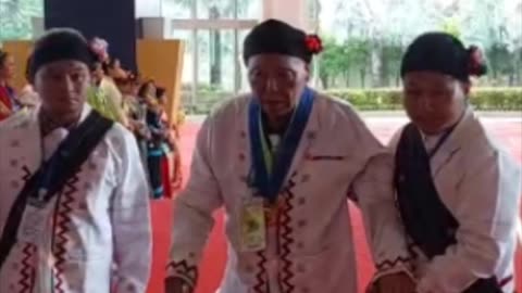 အသက်အရွယ်ကြီးရင့်နေပြီဖြစ်သော်လည်း ငြိမ်းချမ်းရေးအတွက် အားထုတ်ကြိုးပမ်းတက်ရောက်လာသူ